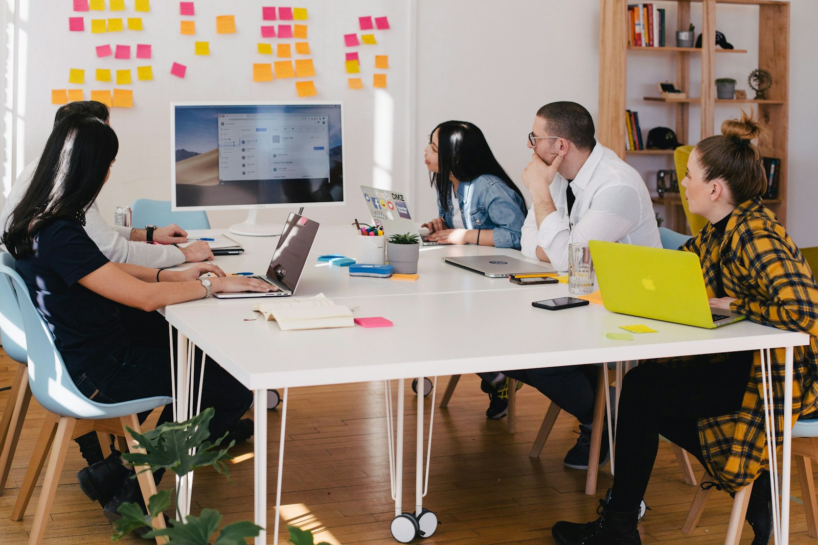 How Does Intelligent Search Work and How Does It Help Businesses?