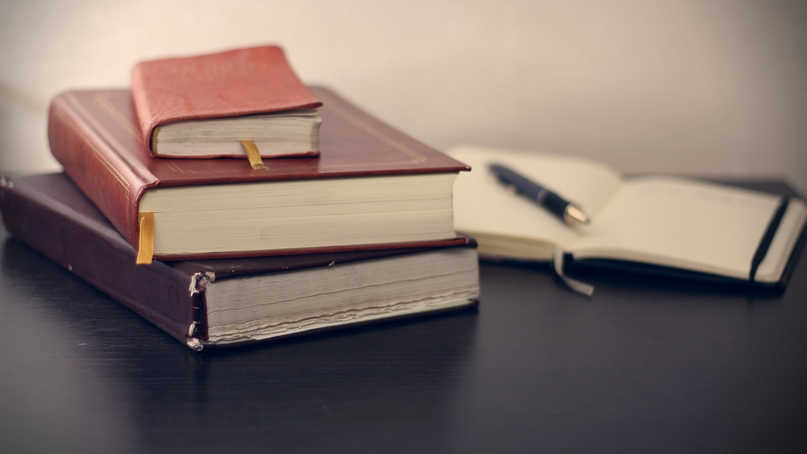 Things to Consider When Choosing a Lawyer