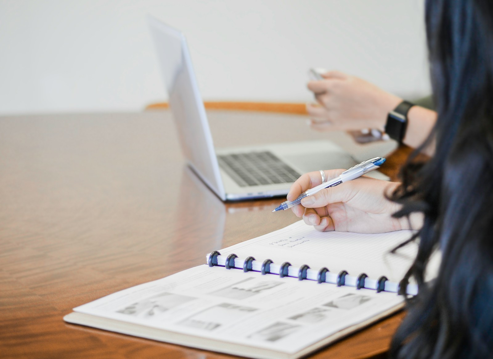 The Advantages Of Outsourcing Your Business's Bookkeeping And Accounting