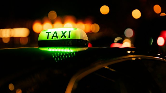 Uber vs Traditional Heathrow Taxis: Which Is the Best Option in 2025?