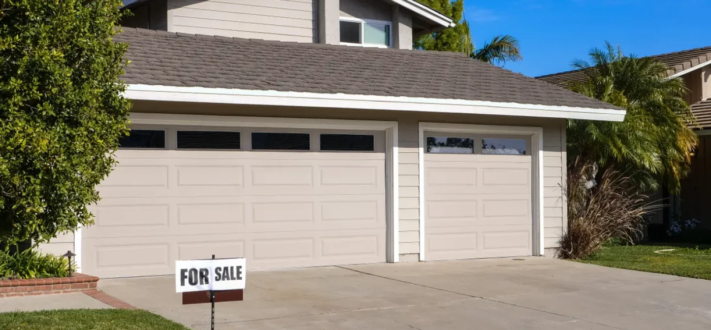 US home listing prices fall