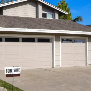 US home listing prices fall