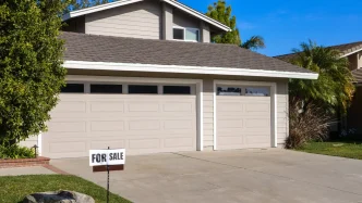 US home listing prices fall